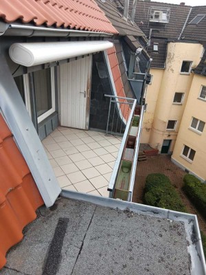 Frisch renovierte DG-Wohnung mit Balkon