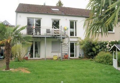 Charmante Doppelhaushälfte mit Wintergarten, Pool und Saunahaus in ruhiger Lage!!!