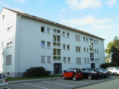 Gut geschnittene, zentral gelegene 2-Zimmerwohnung mit TGL-Bad und Balkon