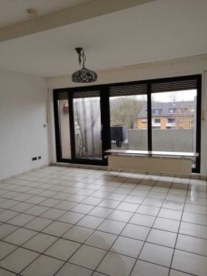 Gepflegte 2-Raum-DG-Wohnung mit Loggia und Einbauküche in Recklinghausen