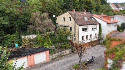 +++ Für Handwerker im Ortszentrum: Geräumiges 2-3 Familienhaus mit Balkon, überdachtem Freisitz, ...