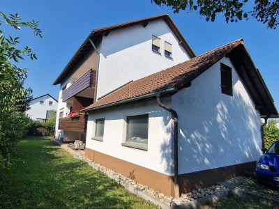 Ruhige Lage in Altendorf
3 Wohnungen + DG ausbaubar+
alle mit Sonnenbalkon +
4-Zi.-Whg. bezugsfre