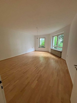 Modernisierte 3-Raum-Wohnung mit Balkon und Einbauküche in Düsseldorf