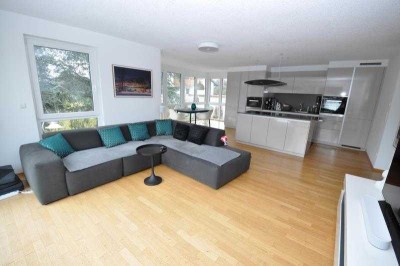 KN-Allmannsdorf: neuwertige 3-Zimmer ETW mit hochwertiger EBK, Balkon, Aufzug, TG - frei
