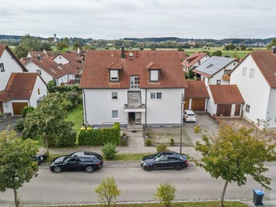 Lichtdurchflutete 2-Zimmer-Dachgeschosswohnung mit Balkon und Garage