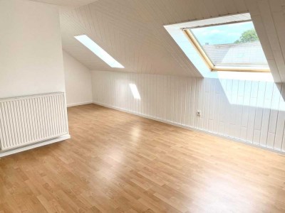 Charmante 2-Zimmer-Dachgeschosswohnung mit Balkon und Stellplatz – frisch renoviert!