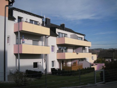 Schöne, helle Wohnung mit großen Balkon