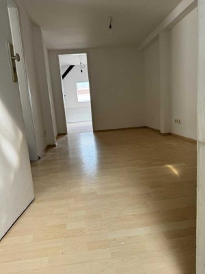 Charmante Dachgeschosswohnung im beliebten Nordend – 3 Schlafzimmern+Spitzboden und Nähe zur Be