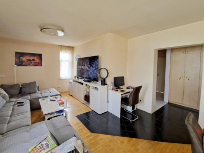 Helle 2,5-Zimmer-Wohnung mit hervorragender Infrastruktur