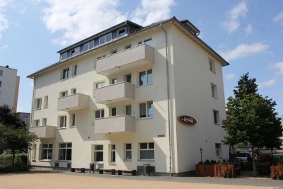Erstbezug nach Sanierung: großzügige 2-Zimmer-Wohnung mit Einbauküche, Balkon, Keller - Innenstadt