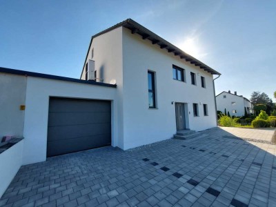 Ein Haus, drei Wohnungen, unzählige Möglichkeiten – Ihr Familienglück in Sonnenlage!