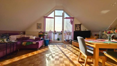 Großzügige Dachgeschosswohnung mit bester Infrastruktur in Mülheim-Styrum