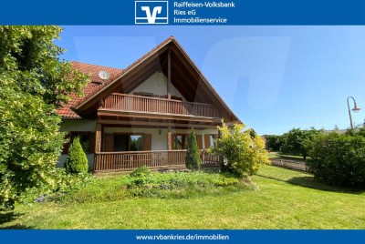 Großzügiges Mehrfamilienhaus auf über 6.000 m² Grundstück in Aufhausen