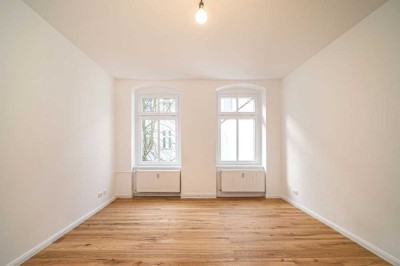 Frisch renoviertes Zuhause in Oberschöneweide: 2-Zimmer-Altbauwohnung mit Südwest-Balkon & Wannenbad