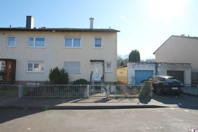 Solide Doppelhaushälfte mit großem Garten und Garage – Ihr neues Zuhause in Hanau-Lamboy