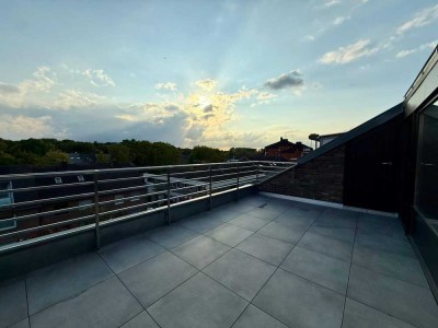 Frisch saniert und teilmöbliert, schicke Dachgeschosswohnung in gefragter Lage von Neuss Norf!