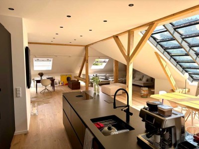 Luxus-Dachgeschosswohnung im Einzeldenkmal mit Panoramafenster, Sauna & High-End-Ausstattung