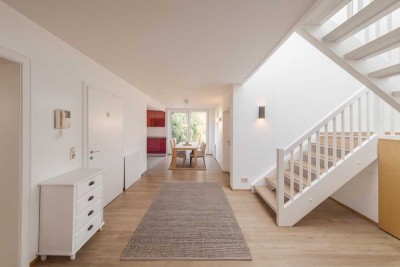 KENSINGTON - Exklusives Wohnerlebnis: Stilvolles Haus in Haus Konzept mit Wintergarten in Neu-Aubing