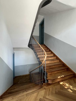 gepflegter Altbau im Glockenbachviertel: sanierte 3 Zimmer Wohnung mit Balkon zu Verkaufen