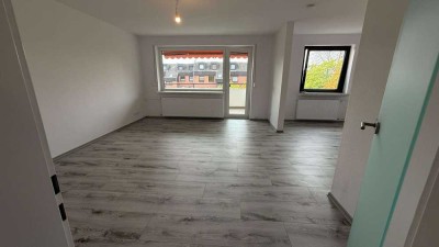 Stilvolle, vollst. renovierte 3-Raum-Dachgeschosswohnung mit geh. Innenausstattung mi