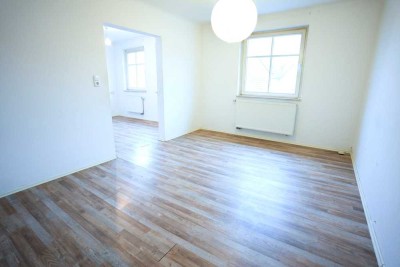 Zweifamilienhaus mit Potenzial – zentrale Lage & Scheune inklusive