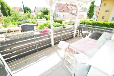 + Einfamilienhaus (DH) mit großem Garten - PKW-Stellplatz - überdachte Terrasse & Balkon +