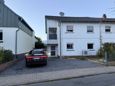 Stilvolle 6-Zimmer-Doppelhaushälfte mit Einliegerwohnung in Weiterstadt Kernstadt