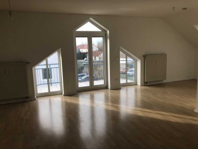 Helle lichtdurchflutete Dachgeschosswohnung