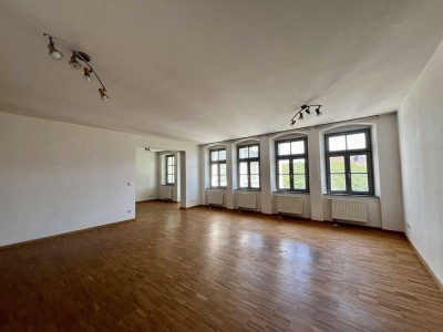 Im Herzen der Altstadt - Sehr schöne Wohnung in der Fußgängerzone mit Aufzug und Garage