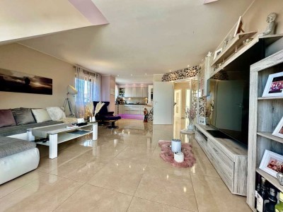 Uedesheim - Top Schnitt - renovierte 4 Zi, Maisonettewhg. mit Balkon und Garage