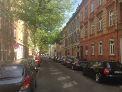 Großzügige und helle 2-Zi. Wohnung im Dachgeschoss