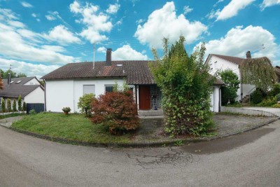 Freistehendes Haus mit Potenzial und sonnigem Garten in exklusiver Lage