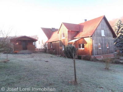 Kl. Einfamilienhaus in ruhiger Lage - mit Grünfläche, Gartenhaus und Garage