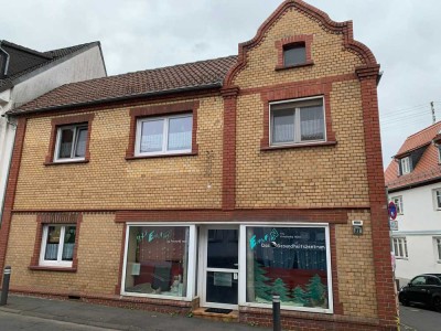 **  Charmantes Haus mit vielen Nutzungsmöglichkeiten  **