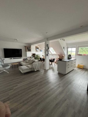 Modernisierte 4-Raum-Wohnung mit Dachterrasse in Stuhr-Seckenhausen