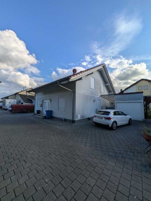 Großzügiges Einfamilienhaus mit 6 Zimmern, zwei Küchen, Fußbodenheizung & Kamin in Efringen-Kirchen