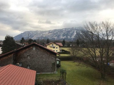 Stilvolle, sanierte 2-Zimmer-DG-Wohnung in Piding