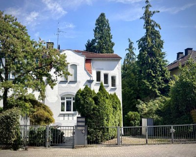 Kernsanierte Stadtvilla in Bestlage von Wiesbaden!