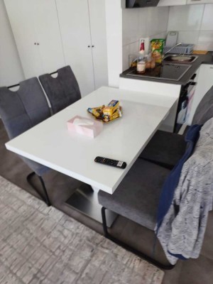 Geschmackvolle, modernisierte 1-Zimmer-Wohnung mit geh. Innenausstattung mit Balkon und EBK