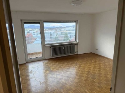 Helle 5-Zimmer-Wohnung mit Balkon im 5. OG in Landau (Stadt)