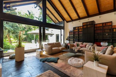 Individuelles Architektenhaus mit einzigartigem Wohnambiente in idyllischer Parkanlage