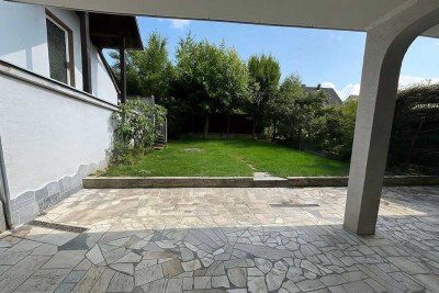 Erstbezug nach Kernsanierung - frisch sanierte 3 Zimmer Erdgeschosswohnung mit großem Garten