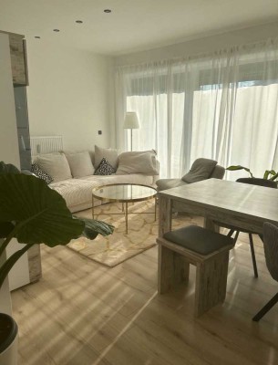 Moderne, komplett neu renovierte 2 Zimmer- Wohnung mit Sauna