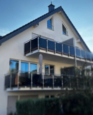 Moderne 2,5 Zimmer Wohnung mit ausgebautem Dachstudio in Bergheim, Glessen