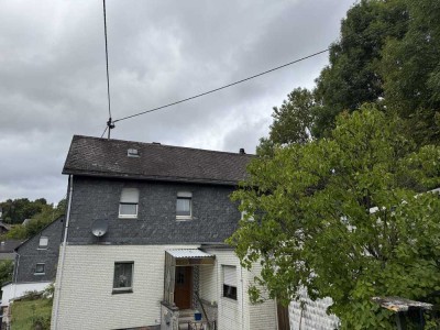 Sanierungsbedürftiges Einfamilienwohnhaus in ruhiger Wohnlage der Gemeinde Müllenbach (Kreis Cochem-