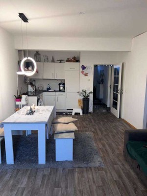 Stilvolle, gepflegte 1,5-Zimmer-Wohnung mit Balkon und Einbauküche in Landsberg am Lech