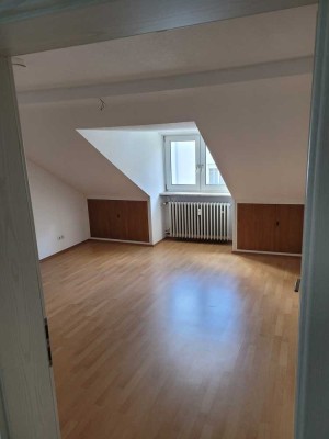 2-Zimmer-Dachgeschosswohnung für eine Person in Pforzheim - Zentrale Lage