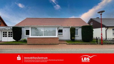 Einfamilienhaus mit Garage und Garten