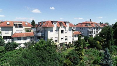 Freie 3 Zimmer-Wohnung inkl. Wasserzugang, TG-Stellplatz und grünem Weitblick!