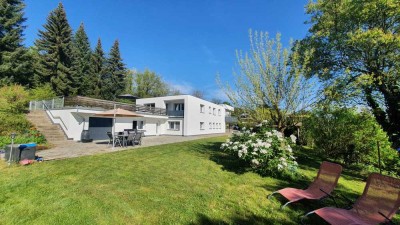 Saniertes 1-2 Familienhaus mit großem Garten und herrlichem Ausblick